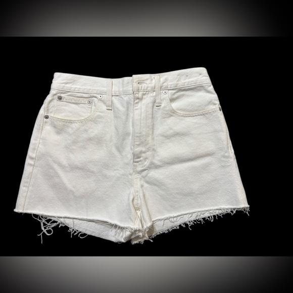 Madewell Pants - Madewell White High-Waisted the mom Jean Shorts with Frayed Hem size 28